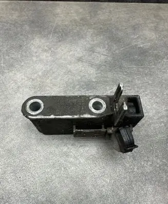 BMW 5 E39 Fuel pump bracket 2246191