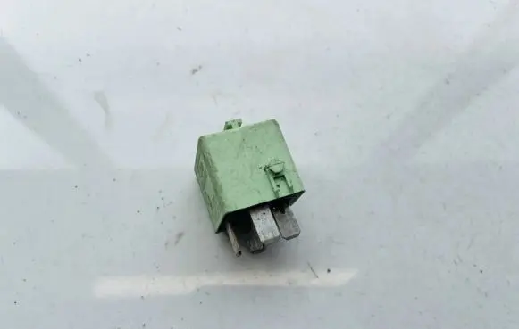 BMW 5 E39 Other relay 61368373700 v23134-k59-x312