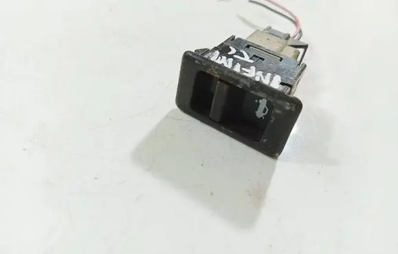 Infiniti G35 Tailgate opening switch 