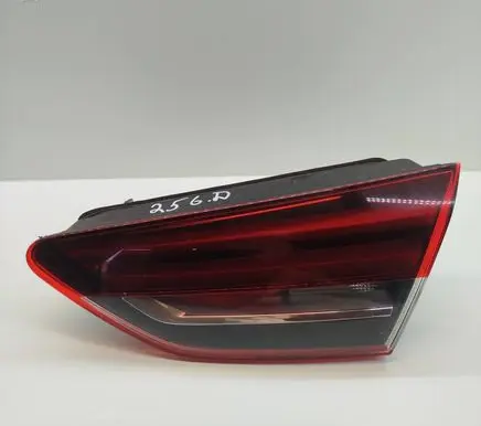 Tailgate rear/tail lights