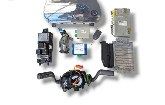Volvo S40, V40 Engine ECU kit and lock set S118245011 P30614352