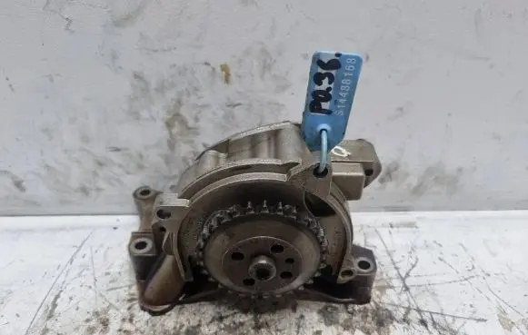 Volkswagen Golf VI Oil pump 03C105Q