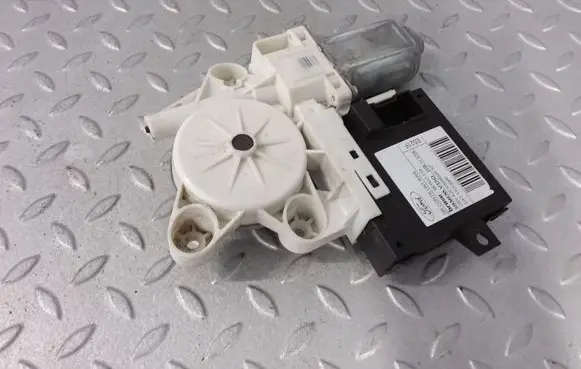 Ford Focus C-MAX Door control unit/module 981537110 5WK11575K