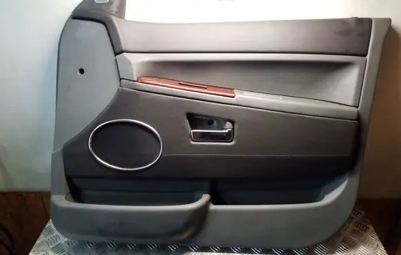 Jeep Grand Cherokee (WK) Front door card panel trim 
