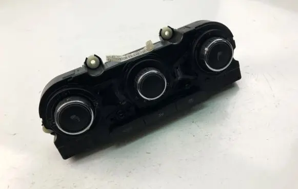 Skoda Octavia Mk2 (1Z) Interior fan control switch 3T0820047P