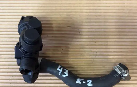 BMW X5 F15 Engine coolant pipe/hose 8513834
