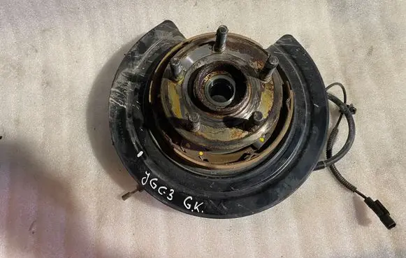 Rear wheel hub