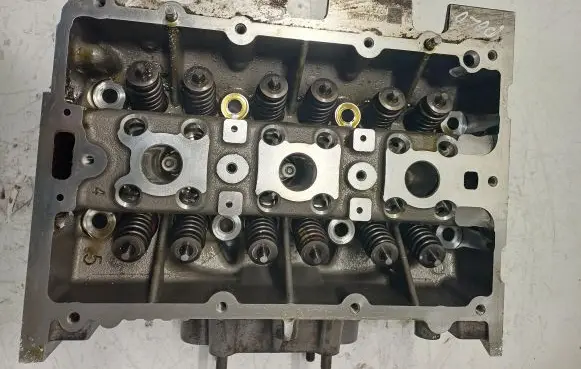 Volkswagen Polo VI Engine head 04C103404J