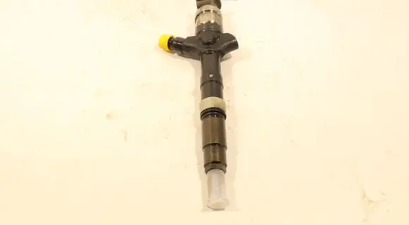 Toyota Avensis T250 Fuel injector 236700G040