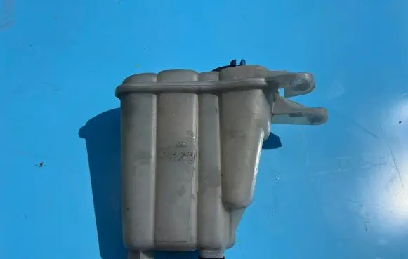 Audi A4 S4 B8 8K Fuel expansion tank 8K121403G