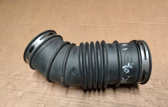 Jeep Cherokee III KJ Air intake hose/pipe 53013099AA