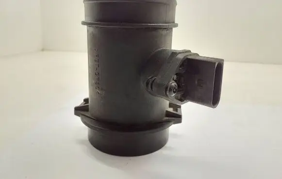 Audi A6 S6 C5 4B Mass air flow meter 0281002403