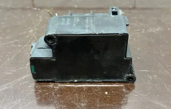 Mercedes-Benz CLS C257 Air suspension valve block A0993200200