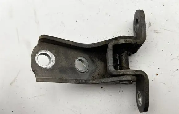 Toyota Land Cruiser (J120) Front door upper hinge