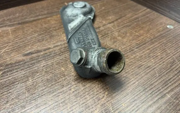 Thermostat housing