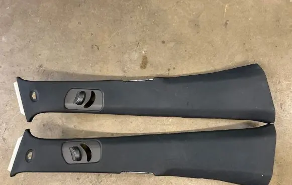 Mercedes-Benz R W251 (B) pillar trim (top) A2516908025