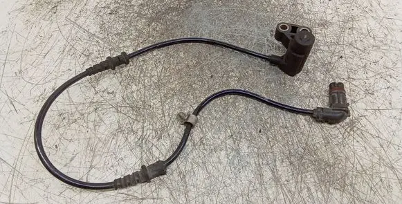 Mercedes-Benz A W168 ABS brake wheel speed sensor A1685400117