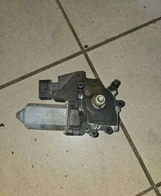 Audi A6 S6 C4 4A Front door window regulator motor 113846100 05071900