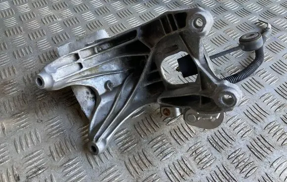 Audi A4 S4 B9 Engine mounting bracket 4M0199308BL