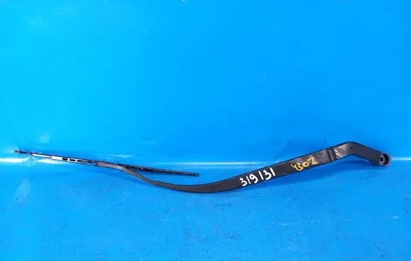 Mitsubishi Outlander Front wiper blade arm 8250A587