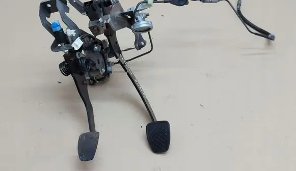Subaru Outback Brake pedal bracket assembly 