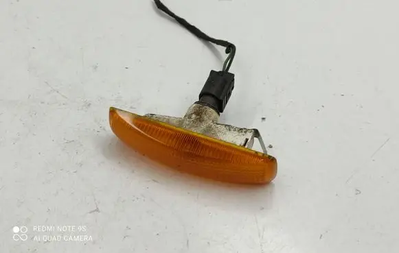 Land Rover Discovery 3 - LR3 Front fender indicator light