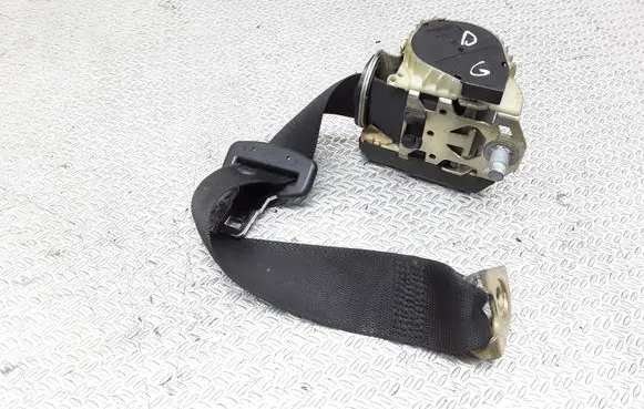 Mercedes-Benz C W203 Rear seatbelt 33010989