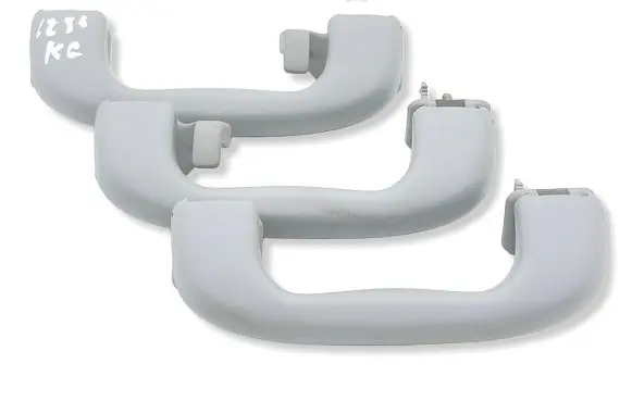 Chevrolet Trax A set of handles for the ceiling 