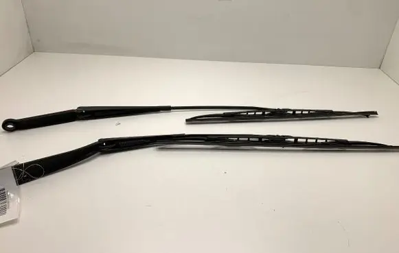 Front wiper blade arm