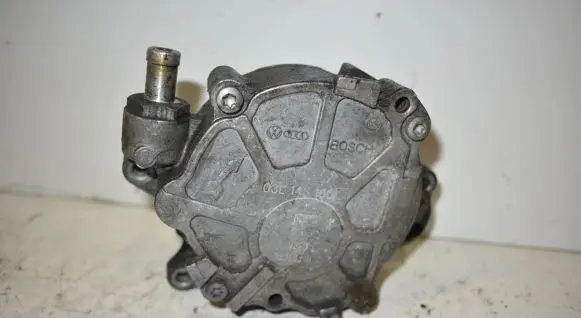 Audi A4 S4 B8 8K Vacuum pump 03L145100