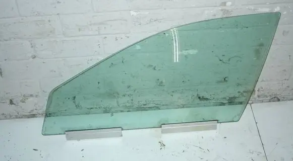 Volvo XC70 Front door window glass four-door