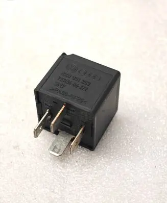 Volkswagen PASSAT B7 Other relay 8K0951253 V23136B6X72