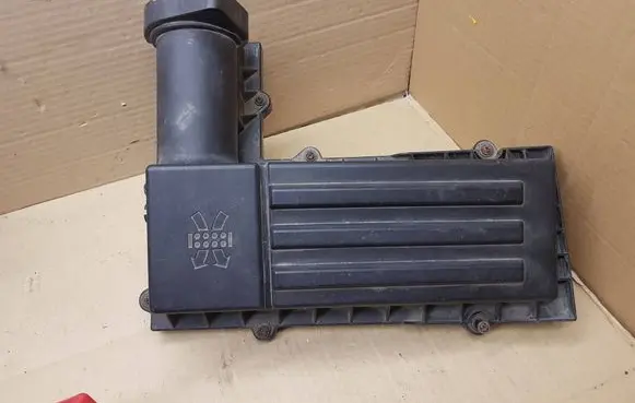 Audi A3 S3 A3 Sportback 8P Air filter box cover 3C0129607AF 3C0129601AM