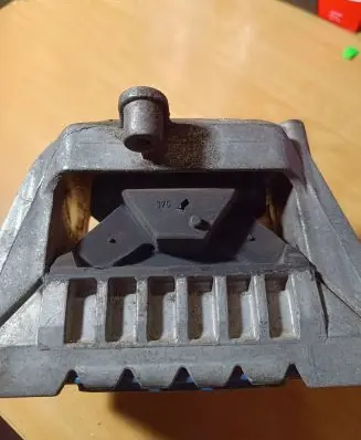 Volkswagen Jetta V Engine mount bracket 1K0199262A