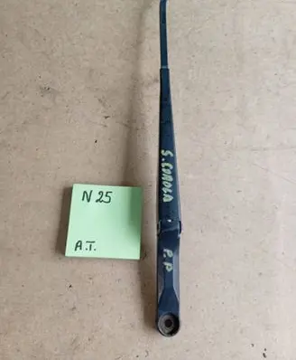 Toyota Corolla E120 E130 Front wiper blade arm 45125621