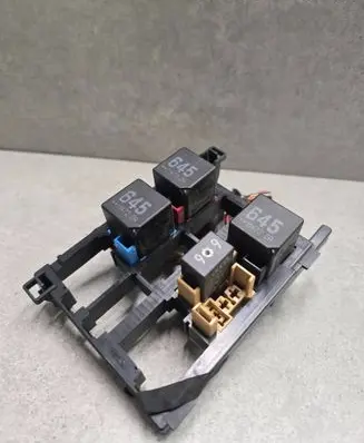 Volkswagen Tiguan Relay mounting block 7N0937503