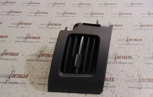 Toyota Prius (XW30) Dashboard side air vent grill/cover trim 5566047080