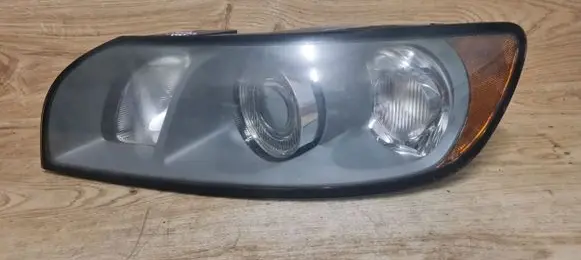 Volvo V50 Headlight/headlamp 30698885