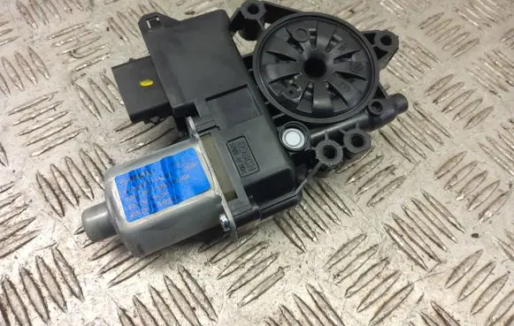 Hyundai i40 Rear door window regulator motor 83450-3Z010