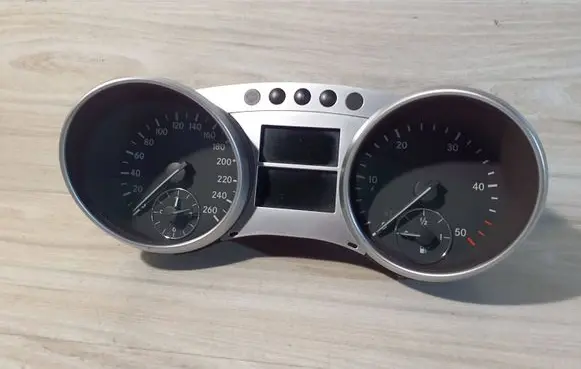 Mercedes-Benz R W251 Speedometer (instrument cluster) A2515402648 A2515407411