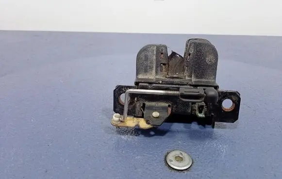 Tailgate/trunk/boot lock/catch/latch