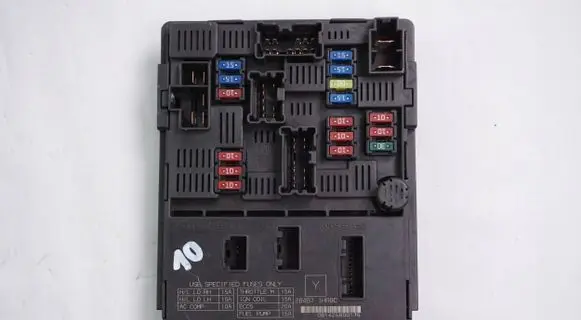 Nissan Micra Fuse module 284B71HR0C