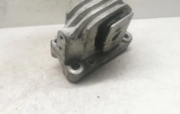 Volvo V70 Engine mount bracket 326C88
