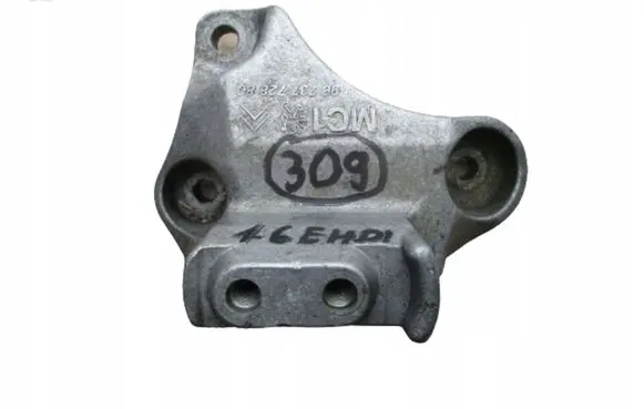 Citroen C4 II Engine mounting bracket 9673772880