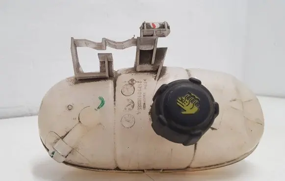 Renault Trafic III (X82) Coolant expansion tank/reservoir 217101893R