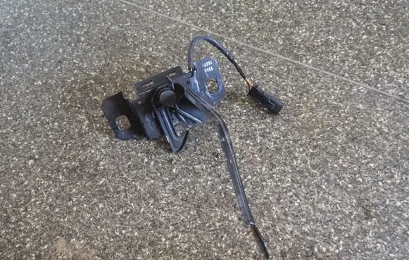 Engine bonnet/hood lock/catch