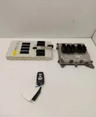 BMW 3 F30 F35 F31 Engine ECU kit and lock set 8614949 0261S09481 170007691