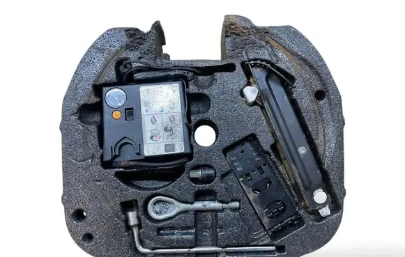 Mercedes-Benz SLK R171 Tool set A1716840537 A2115830615