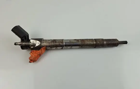 KIA Sportage Fuel injector 338002U000