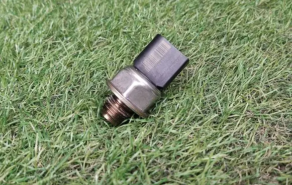 Fuel pressure sensor